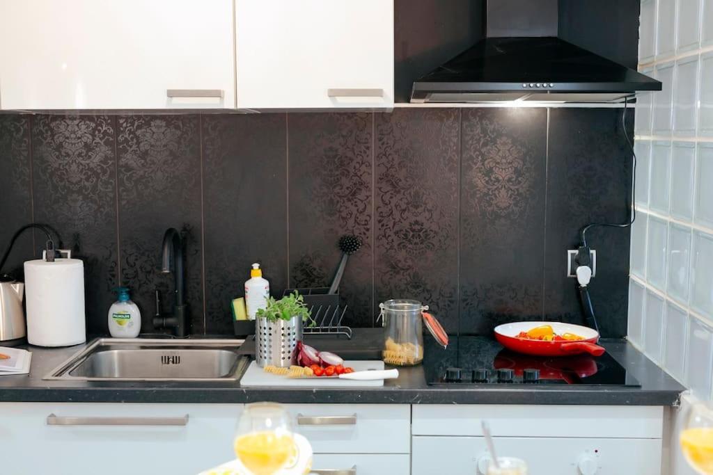 Wawaview! Studio With An Amazing View! Powisle. Varşovia Exterior foto